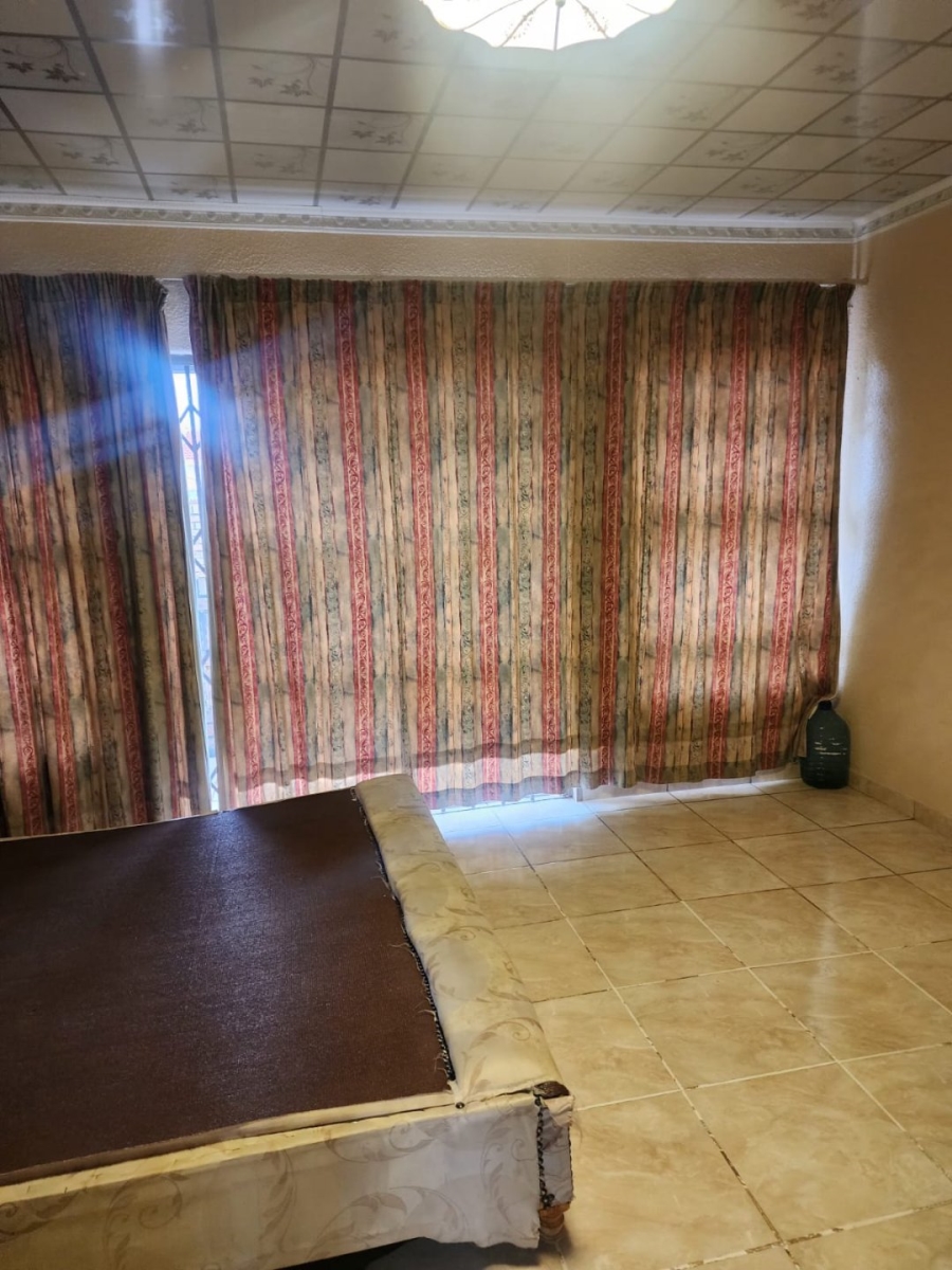 6 Bedroom Property for Sale in Manzil Park North West